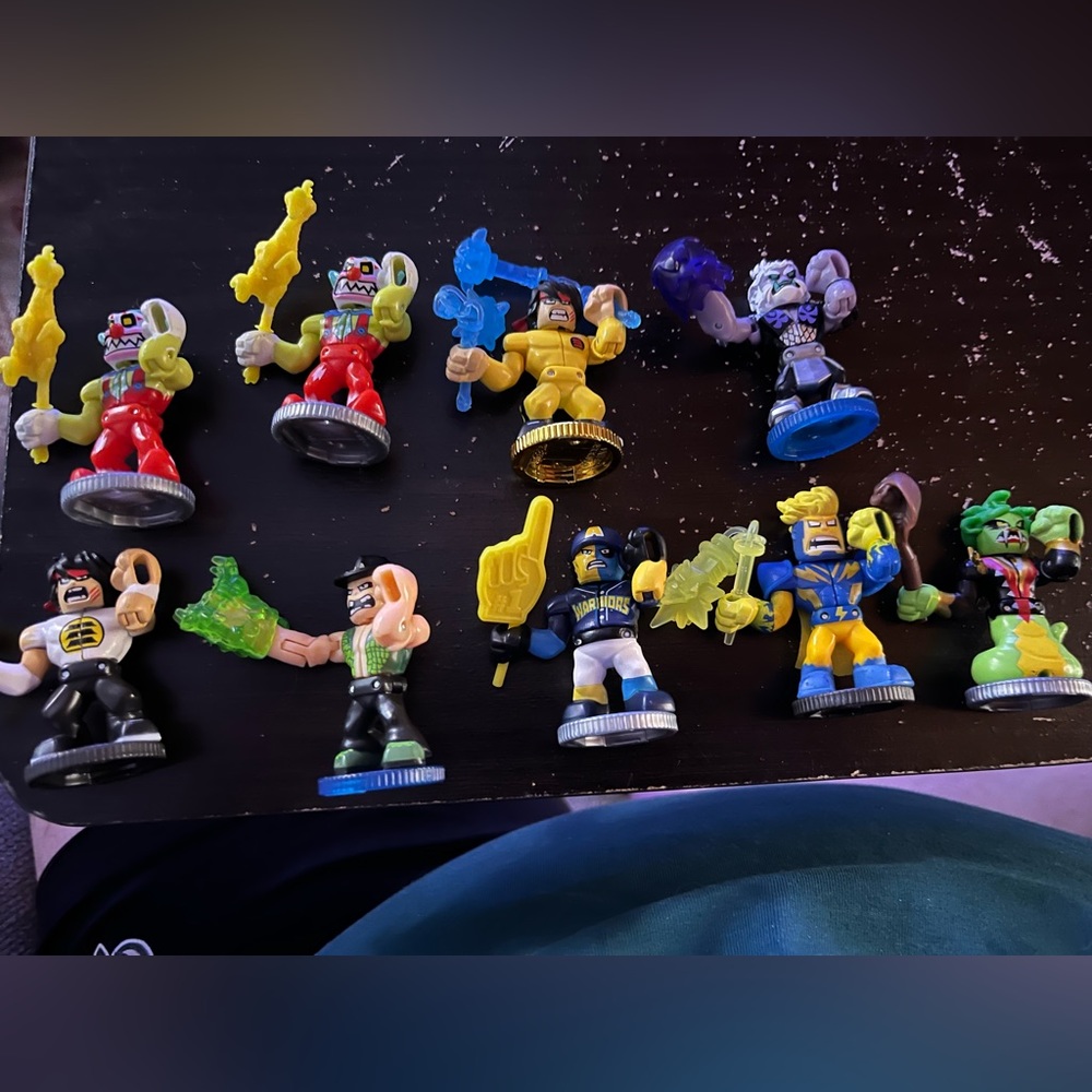 9 akedo warriors, will come with 5 joy sticks